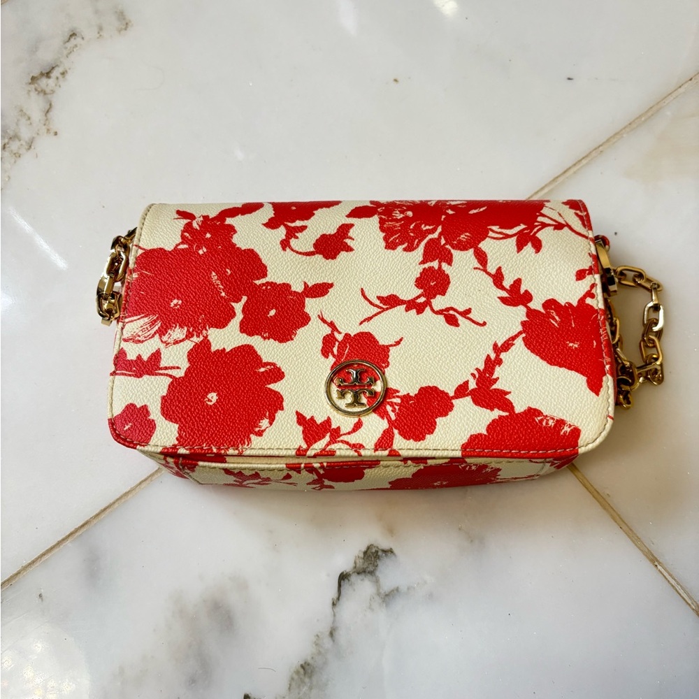 Tory Burch crossbody bag. Gently used a couple of times only.